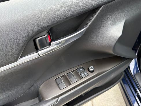 Used 2022 Toyota Camry XSE image 19