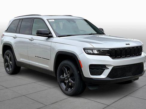 New 2025 Jeep Grand Cherokee Altitude image 2