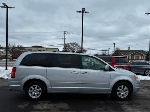 Used 2008 Chrysler Town & Country Touring w/ Flexible Seating Group image 4