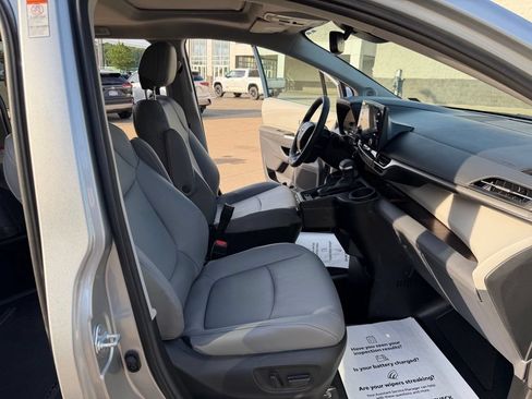 Used 2023 Toyota Sienna XLE w/ XLE Plus Package FWD image 32