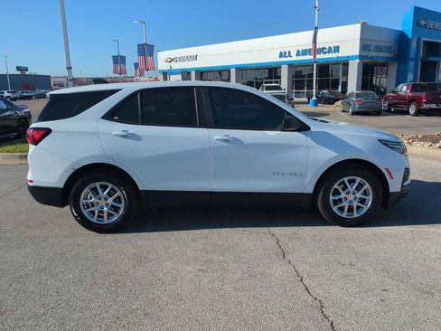 Used 2022 Chevrolet Equinox LS w/ LS Convenience Package image 9