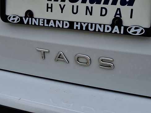 Used 2022 Volkswagen Taos SE w/ Panoramic Sunroof Package FWD image 30