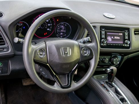 Used 2019 Honda HR-V LX image 12