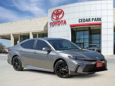 Used 2026 Toyota Camry SE FWD image 1