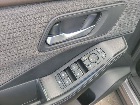 Used 2023 Nissan Rogue SV AWD/4WD image 22
