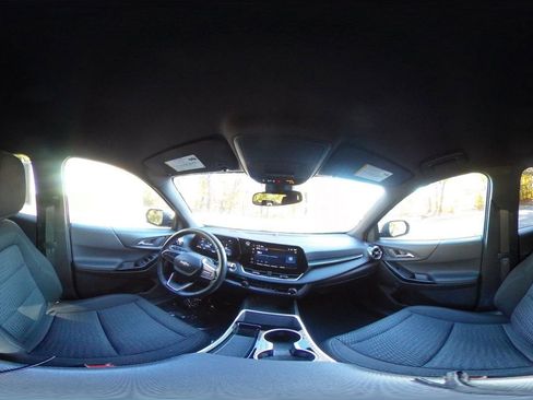 Used 2025 Chevrolet Equinox LT image 38