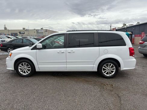 Used 2016 Dodge Grand Caravan SXT w/ Rear Park Assist Package FWD image 3