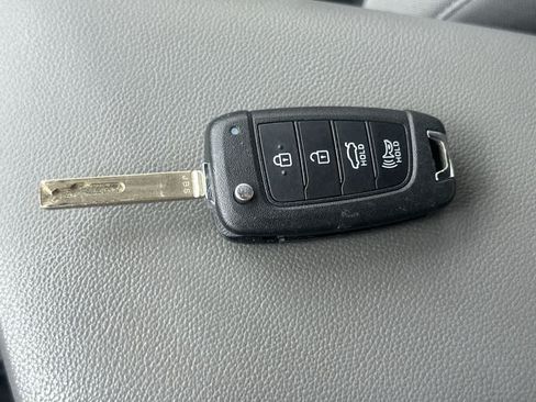 Used 2024 Hyundai Elantra SE FWD image 29