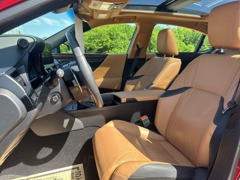 Used 2022 Lexus ES 350 Ultra Luxury w/ Accessory Package 2 FWD image 10
