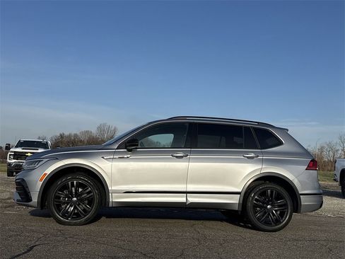 Used 2022 Volkswagen Tiguan SE R-Line image 5