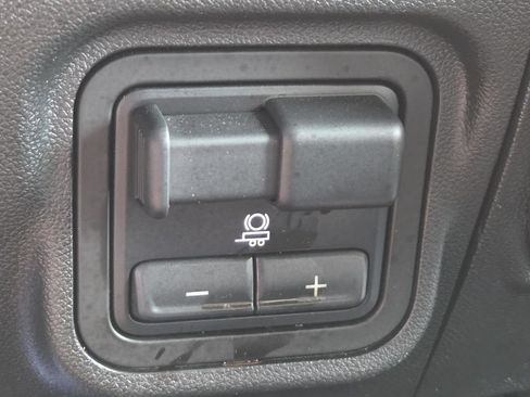 Used 2024 GMC Hummer EV 2X w/ LPO, Illumination Package AWD/4WD image 6