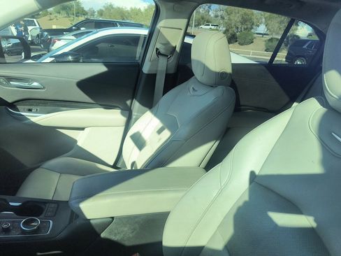 Used 2019 Cadillac XT4 Premium Luxury image 3