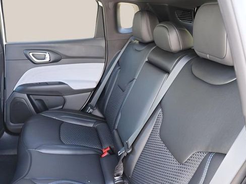 New 2026 Jeep Compass Latitude image 13