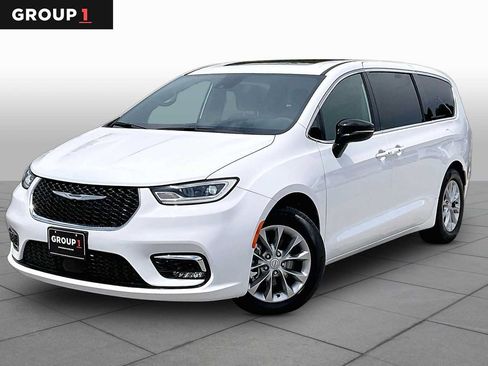 Used 2026 Chrysler Pacifica Limited FWD image 1