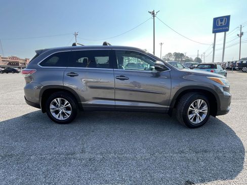 Used 2015 Toyota Highlander XLE image 3