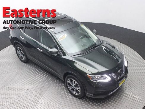 Used 2019 Nissan Rogue SV w/ Sun & Sound Touring Package AWD/4WD image 3