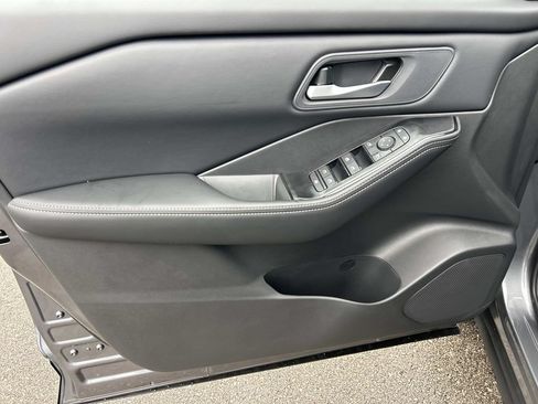 New 2026 Nissan Rogue SV AWD/4WD image 17