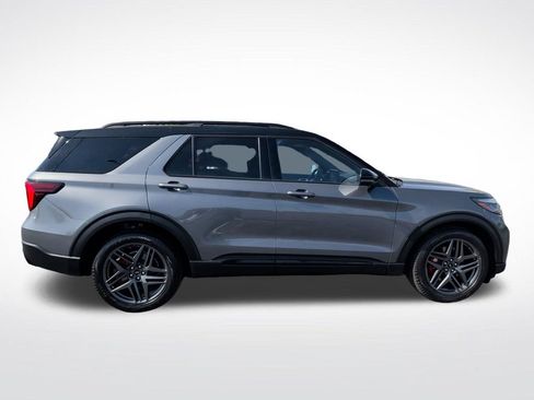 Certified 2025 Ford Explorer ST AWD/4WD image 9