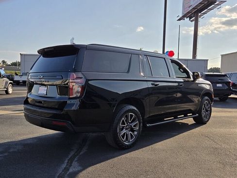 Used 2023 Chevrolet Suburban Z71 w/ Luxury Package AWD/4WD image 7