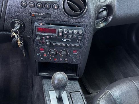 Used 2006 Pontiac Grand Prix w/ Premium Package FWD image 34