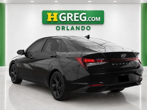 Used 2022 Hyundai Elantra SEL FWD image 2