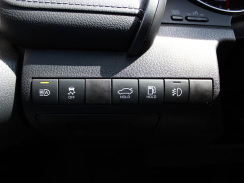 Used 2020 Toyota Camry XSE image 19