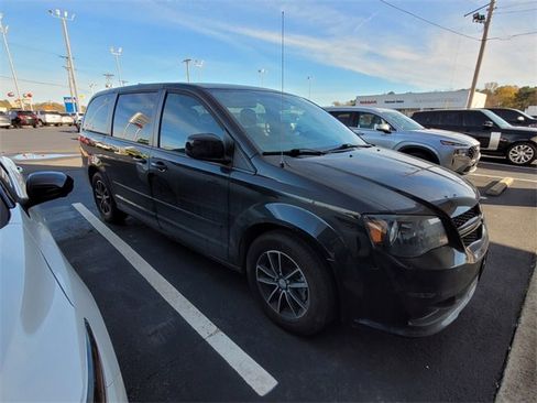 Used 2017 Dodge Grand Caravan SE image 10
