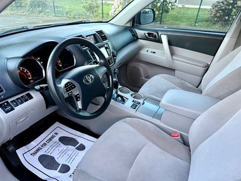 Used 2013 Toyota Highlander 4WD w/ Cold Weather Pkg image 10