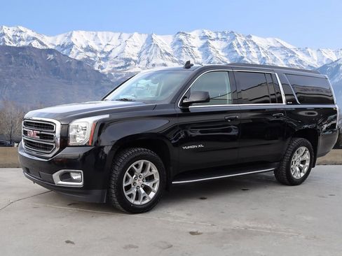Used 2017 GMC Yukon XL SLE w/ SLE Value Package image 2