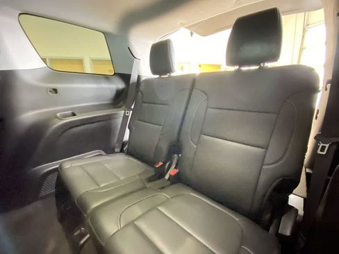 Used 2020 GMC Acadia SLT w/ Driver Alert Package II image 26