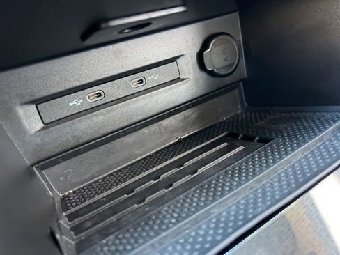 Certified 2025 Volkswagen Taos SE image 26