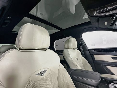 Used 2025 Bentley Bentayga AWD/4WD image 22