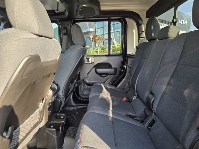 Used 2024 Jeep Gladiator Rubicon w/ Technology Group AWD/4WD image 17