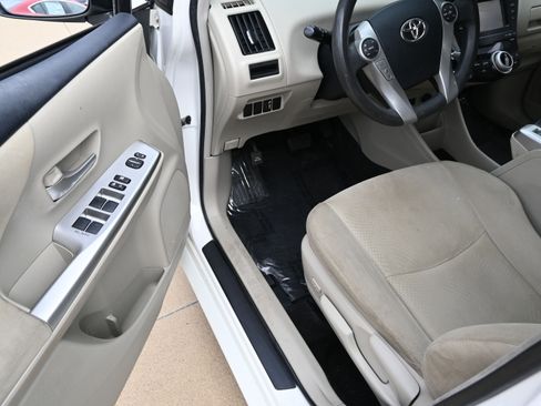Used 2012 Toyota Prius V Five image 25