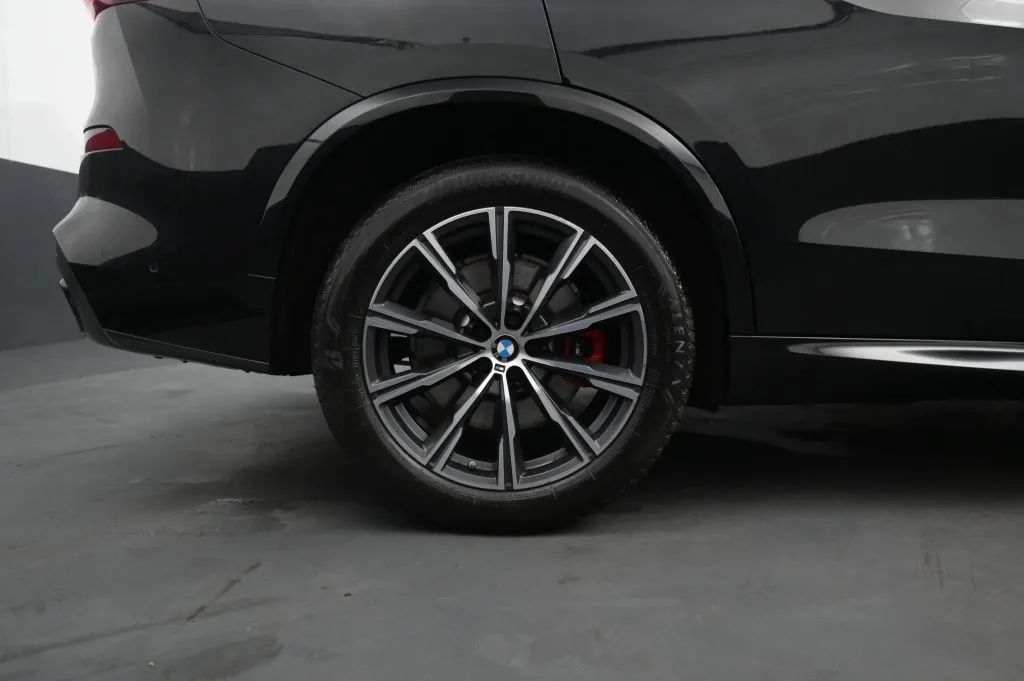 Used 2021 BMW X5 xDrive40i w/ M Sport Package AWD/4WD image 15