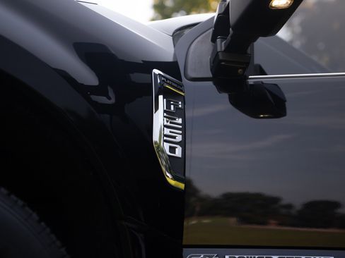 Used 2019 Ford F250 Platinum w/ Platinum Ultimate Package image 6