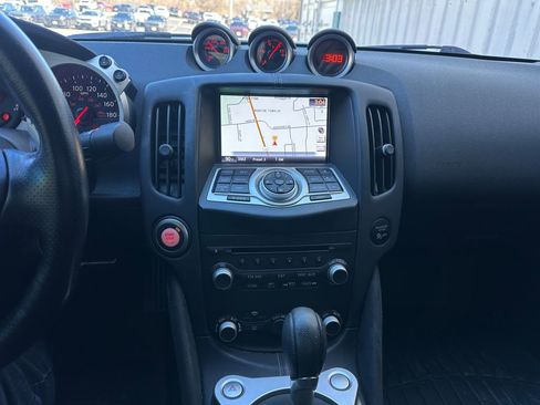 Used 2018 Nissan 370Z Touring Sport image 8