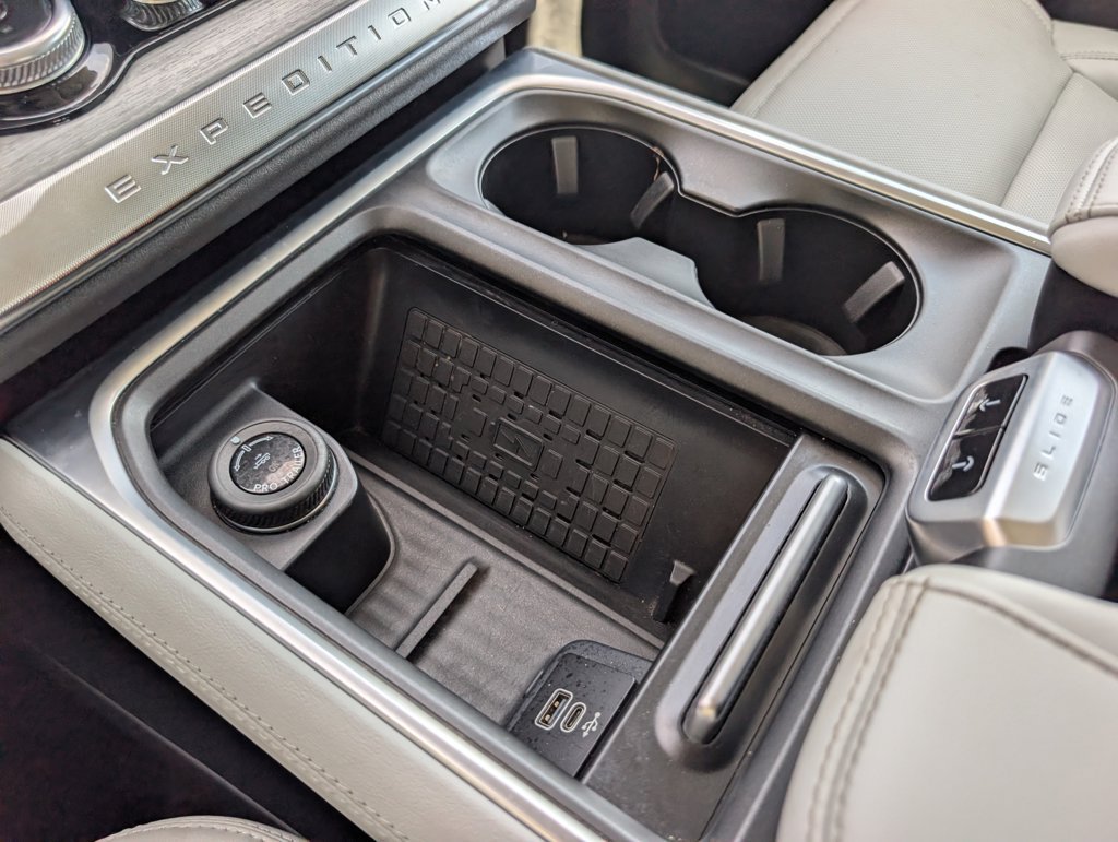 Used 2025 Ford Expedition Platinum w/ Driver's Package AWD/4WD image 15