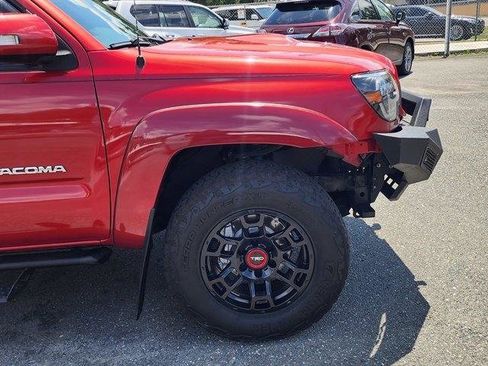 Used 2015 Toyota Tacoma PreRunner w/ TRD Sport Package RWD image 11
