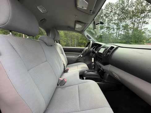 Used 2014 Toyota Tacoma 2WD Regular Cab image 16