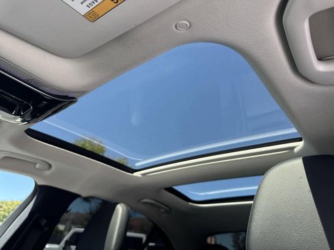 Used 2022 Mercedes-Benz C 300 Sedan w/ Exclusive Trim Package image 12