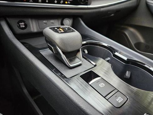 Used 2025 Nissan Rogue SV image 12