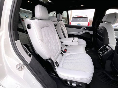Used 2026 BMW X7 xDrive40i w/ Executive Package image 19