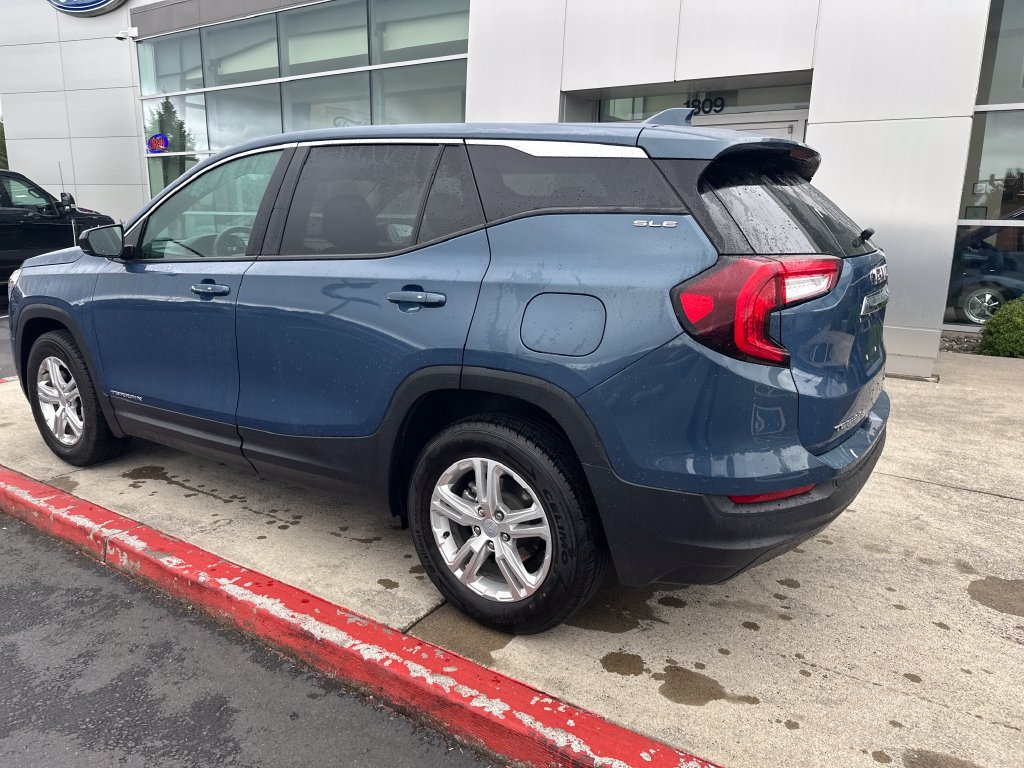 Used 2024 GMC Terrain SLE AWD/4WD image 2
