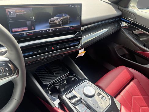 Used 2025 BMW 530i image 12
