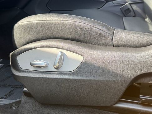 Used 2018 Porsche Macan Base image 11