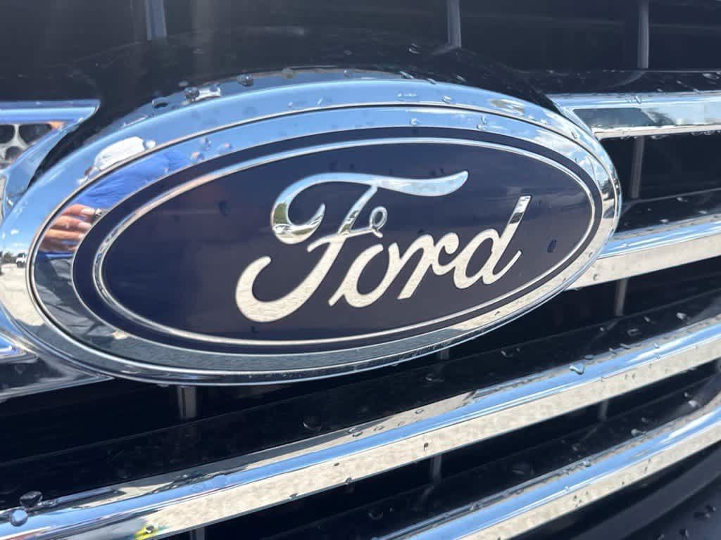 Used 2016 Ford F150 XLT w/ Equipment Group 302A Luxury RWD image 9