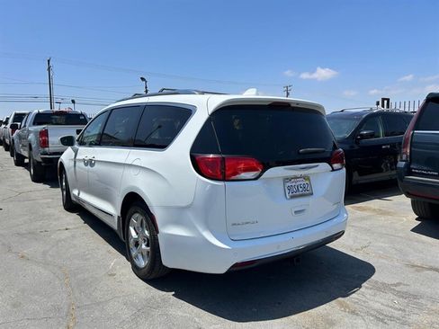 Used 2018 Chrysler Pacifica Limited FWD image 5