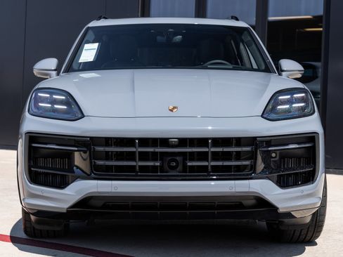 Certified 2026 Porsche Cayenne GTS image 8