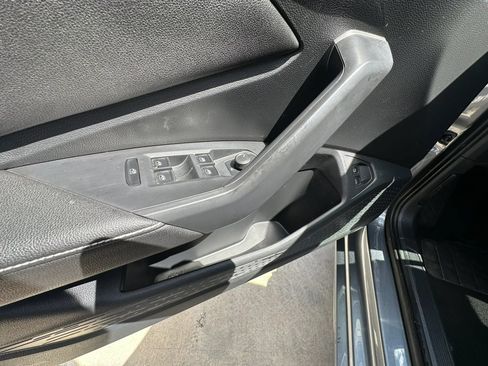 Used 2024 Volkswagen Jetta SE FWD image 34